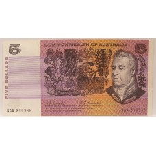 AUSTRALIA 1967 . FIVE 5 DOLLARS BANKNOTE . COOMBS/RANDALL . MINOR INK TRANSFER